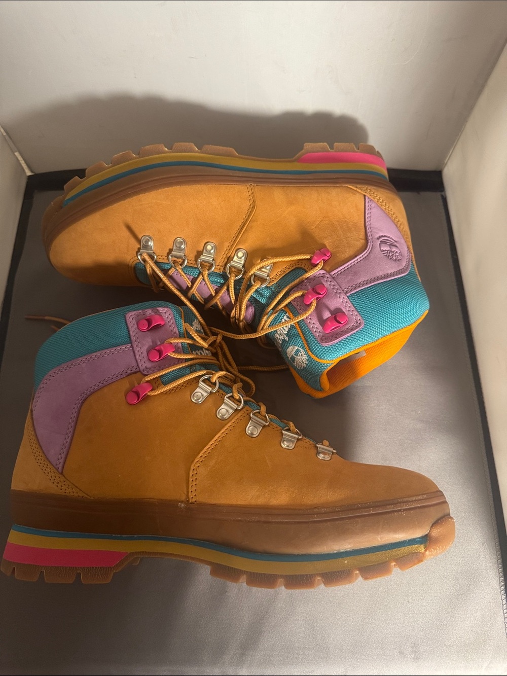 Timberland Colorblock Hiking Boots - Wheat with Teal Women’s size 9.5 New - Picture 6 of 8
